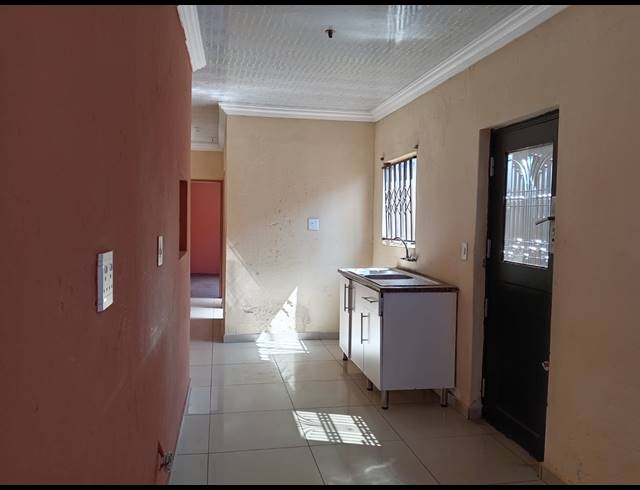 2 BEDROOM FREEHOLD FOR SALE IN VOSLOORUS